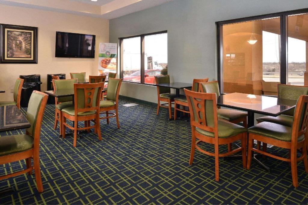 Quality Inn & Suites جيفرسون سيتي المظهر الخارجي الصورة