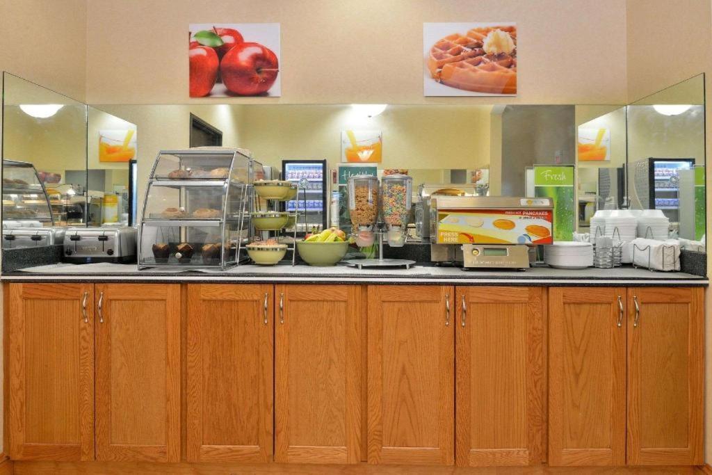 Quality Inn & Suites جيفرسون سيتي المظهر الخارجي الصورة