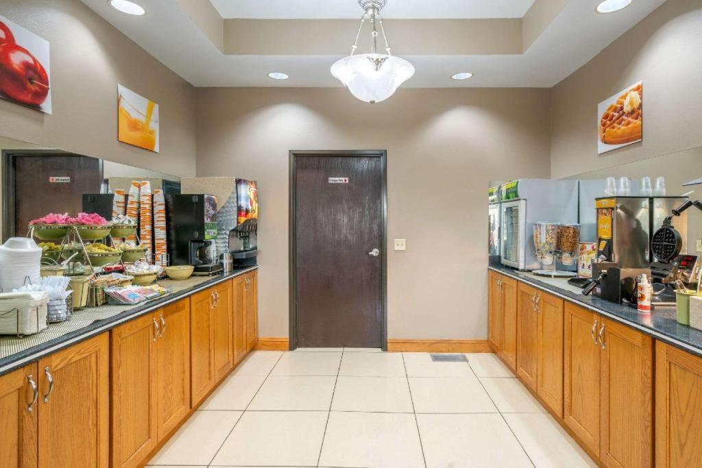 Quality Inn & Suites جيفرسون سيتي المظهر الخارجي الصورة
