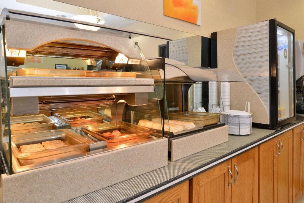 Quality Inn & Suites جيفرسون سيتي المظهر الخارجي الصورة