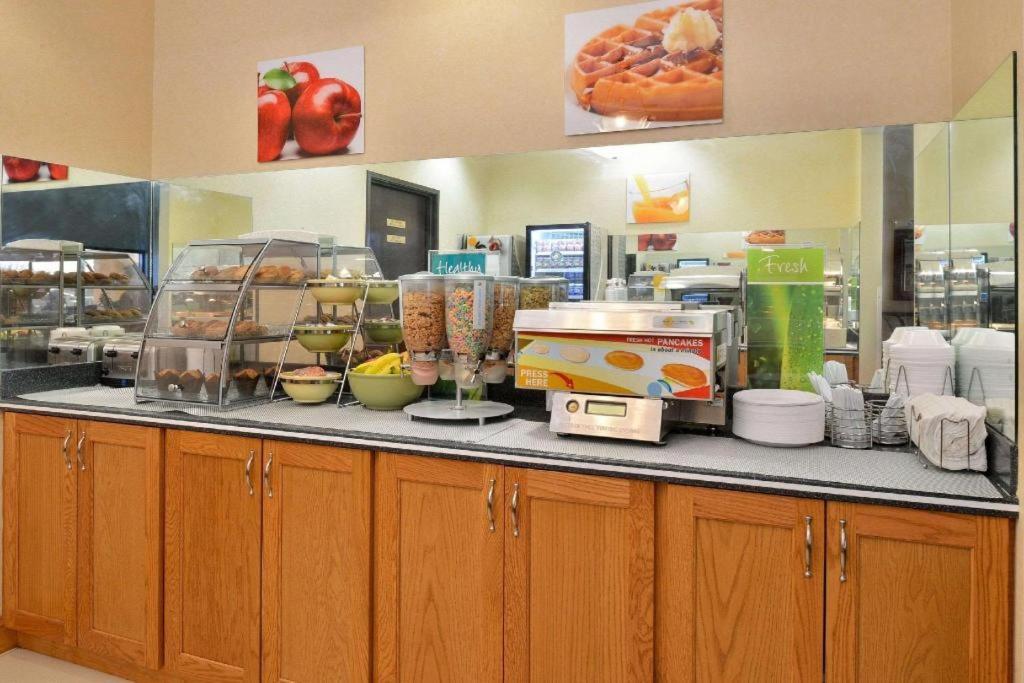 Quality Inn & Suites جيفرسون سيتي المظهر الخارجي الصورة