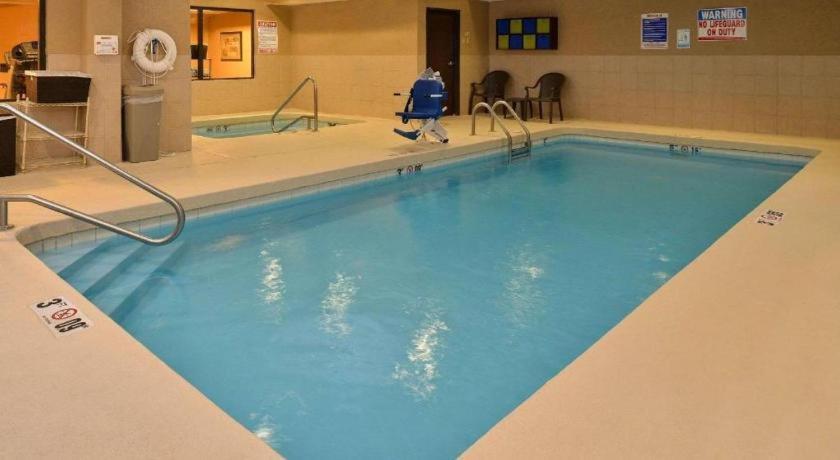 Quality Inn & Suites جيفرسون سيتي المظهر الخارجي الصورة