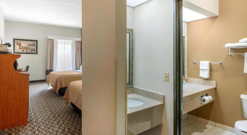 Quality Inn & Suites جيفرسون سيتي المظهر الخارجي الصورة